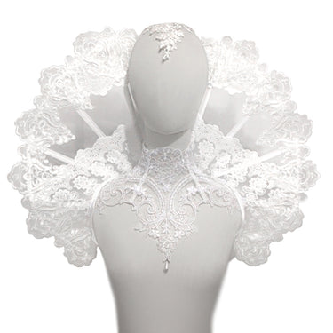 ROUND LACE TRIMMED ELIZABETHAN COLLAR