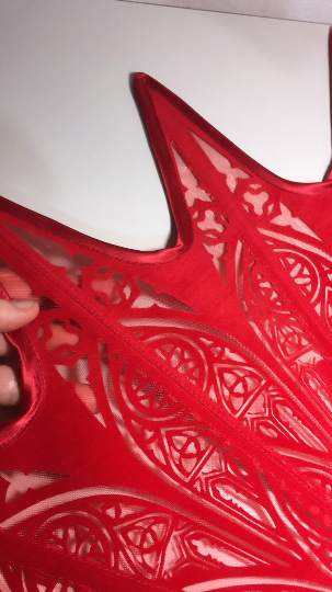 POINTED CATHEDRAL SHOULDER PIECE