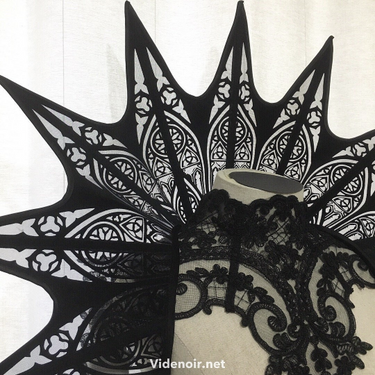 POINTED CATHEDRAL SHOULDER PIECE