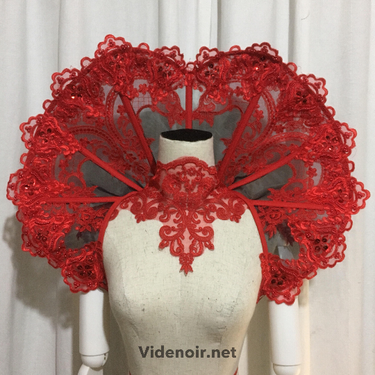 ORNATED HEART SHAPED COLLAR