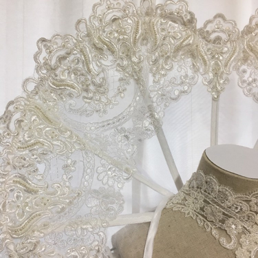 ORNATED HEART SHAPED COLLAR