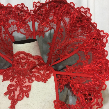 ORNATED HEART SHAPED COLLAR