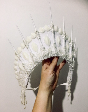 ORNATED KOKOSHNIK WITH SPIKES