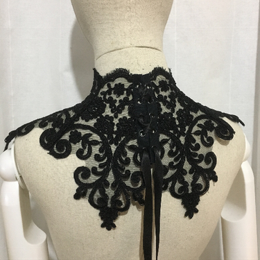 ELEGANT REBRODE LACE SMALL NECKPIECE